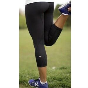 Lululemon Inspire crops - Size 4